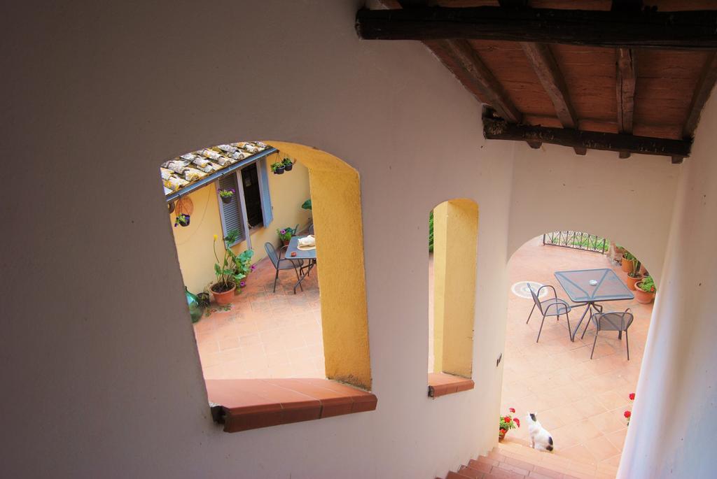 Il Colombaio, Siena -Appartamenti E Camere- Isola d'Arbia Экстерьер фото